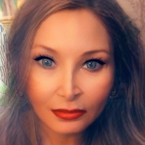 Meet your Posher, Jeannie - Picture 2 of 2